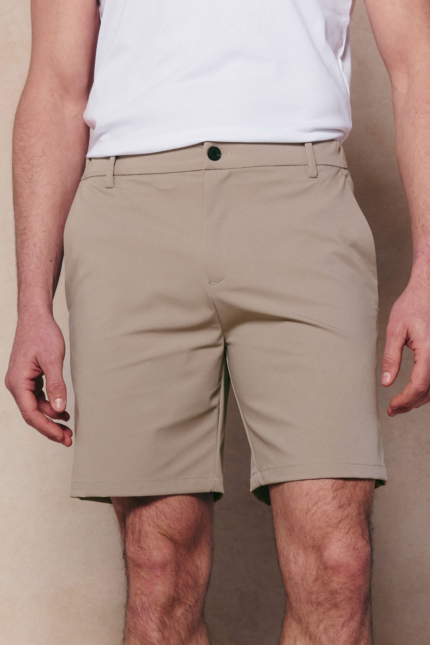 Men's beige Luiz Hybrid Short with tailored chino look, four-way stretch, and six-pocket design.