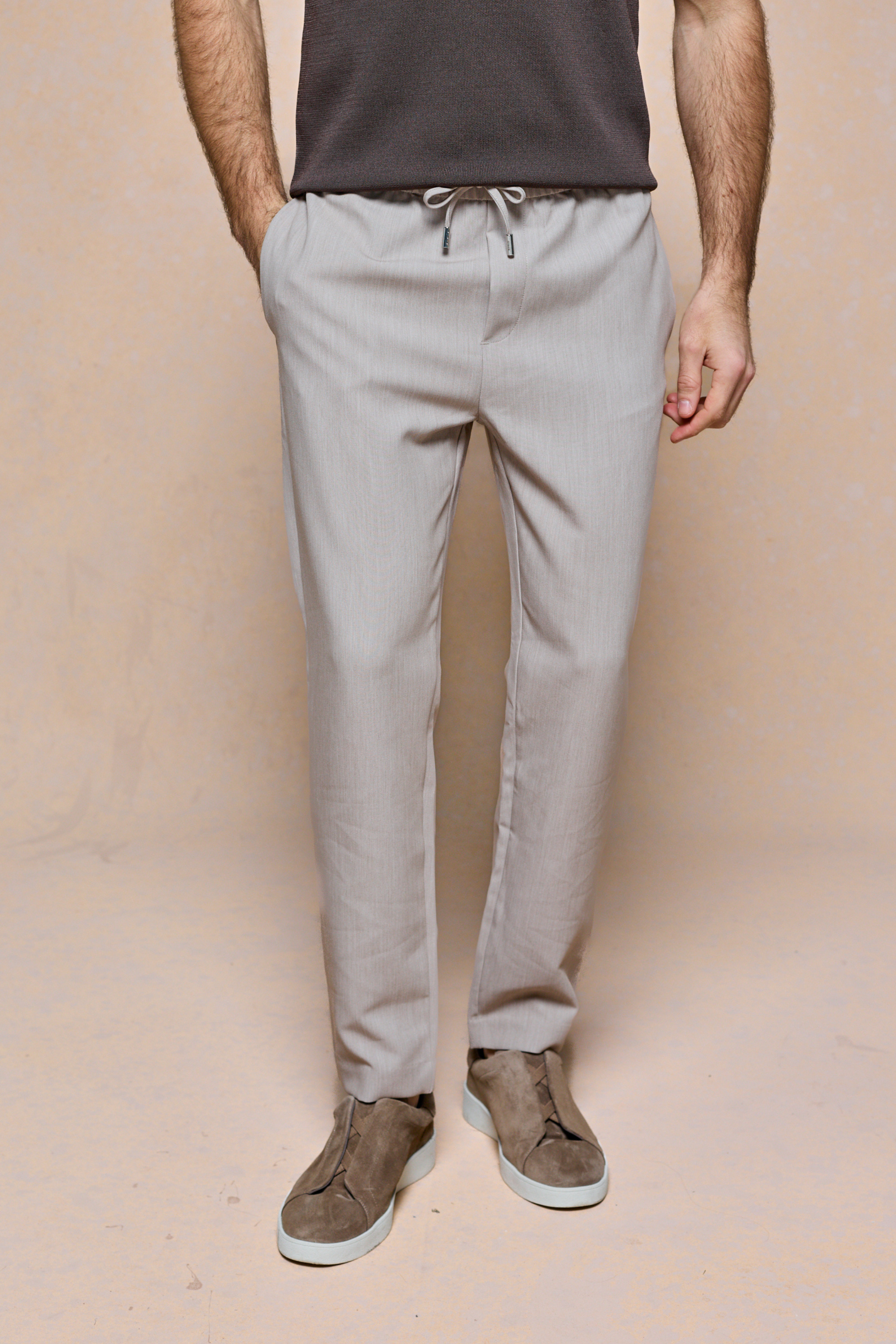 Mateo Tapered Trouser in Oatmeal Marl, featuring an elasticated drawcord waistband and mid-rise fit.