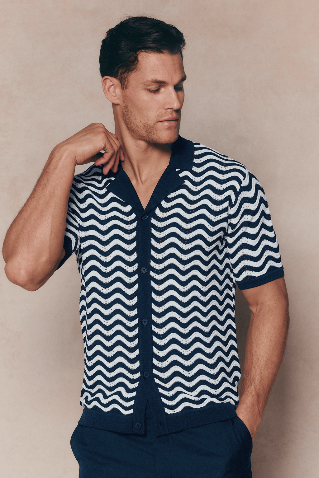 Serenita Ecru/Navy knitted shirt with wavy pattern, open collar, full button placket, and slim fit.